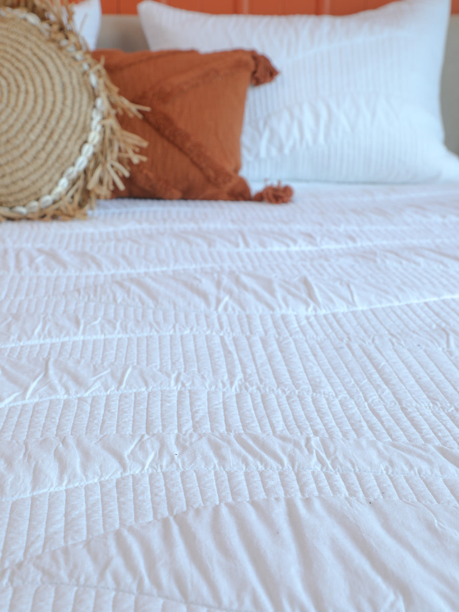 Etch White Quilted Bedspread  / Coverlet Set