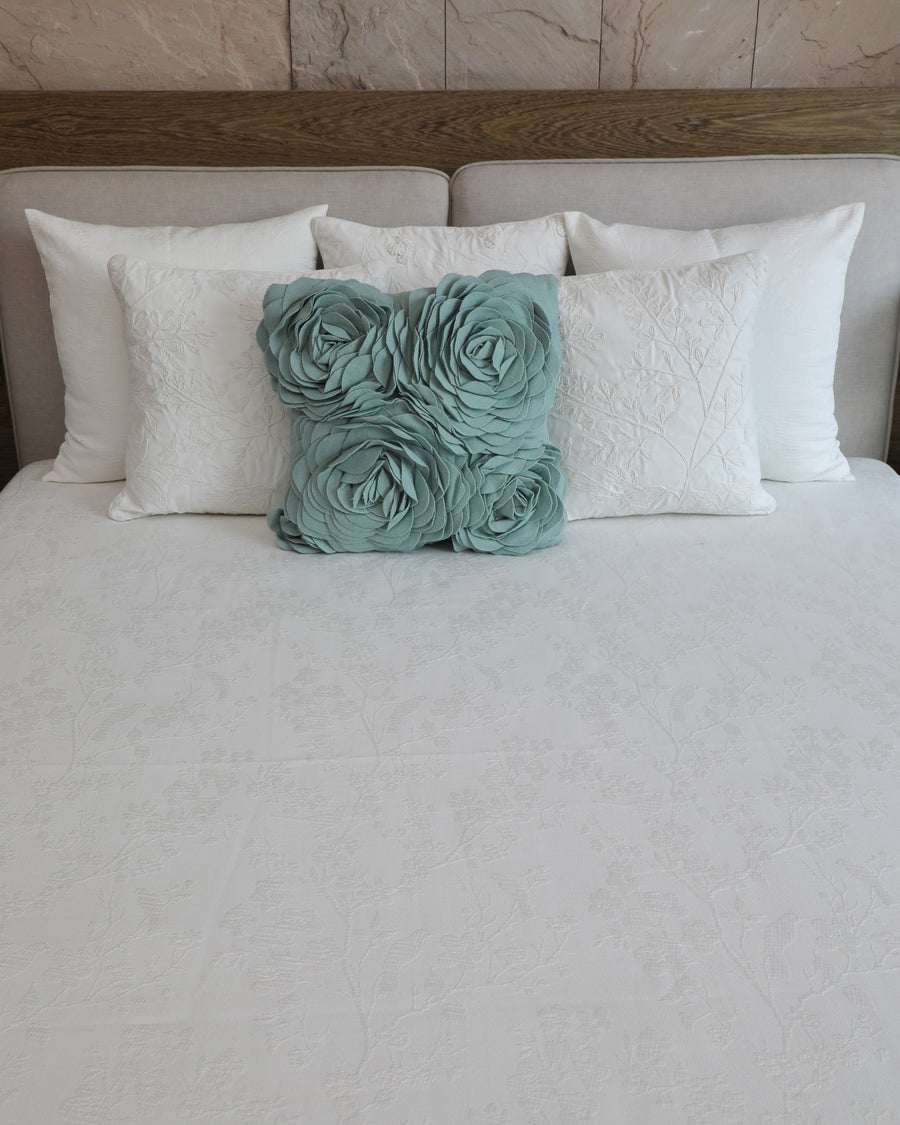 Eden White Bedspread Set