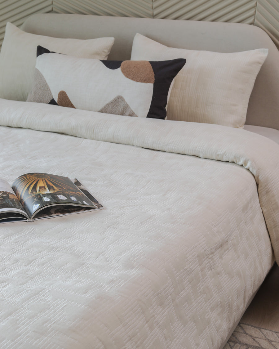 Echo Lines Day Duvet Cover