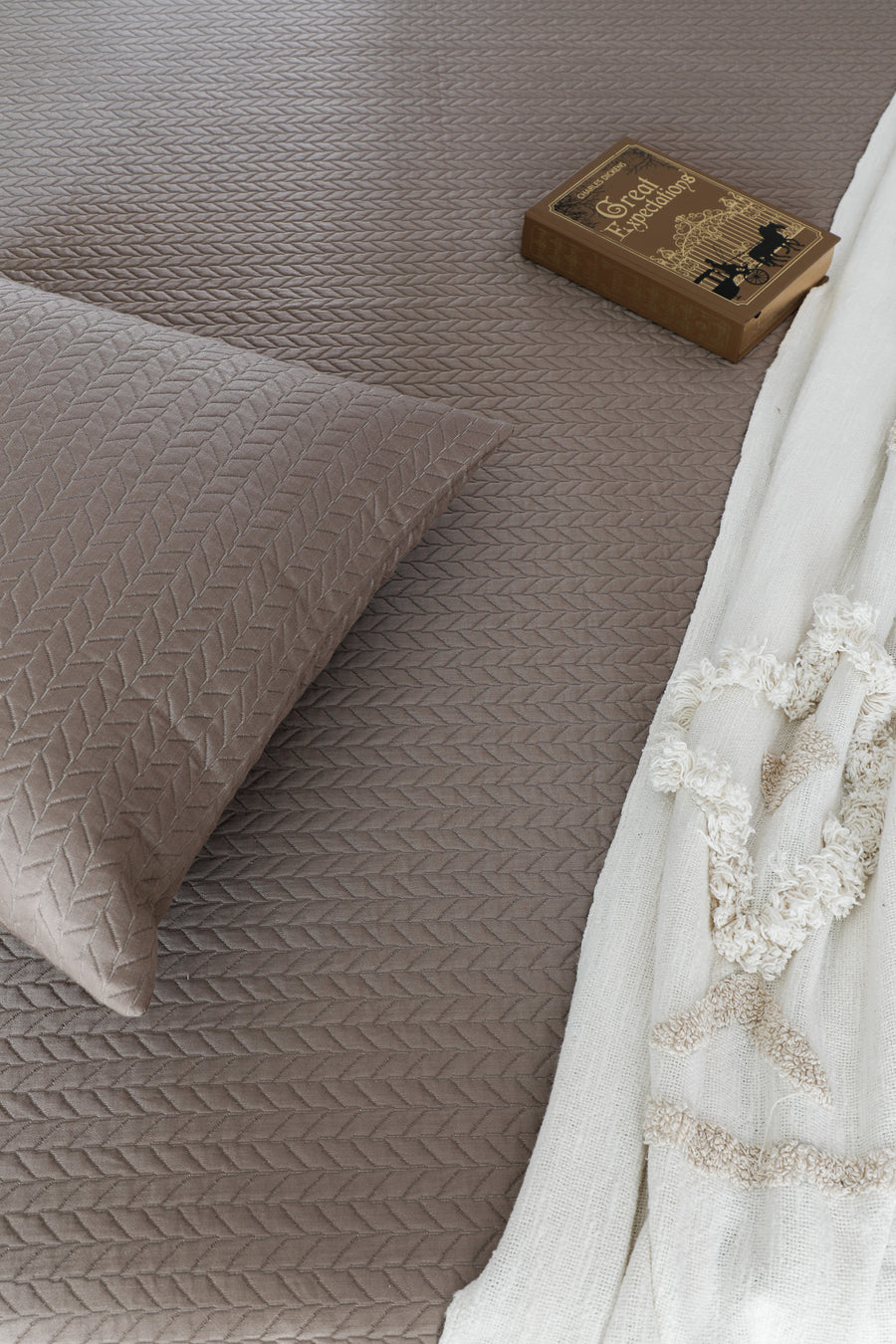 Rope swirl Taupe Bedspread Set