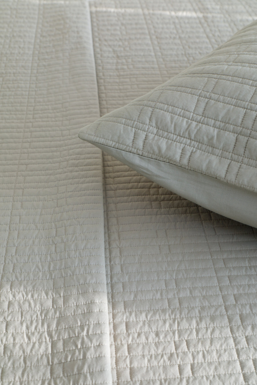 Brick-brack Light Gray Quilted Bedspread / Coverlet Set