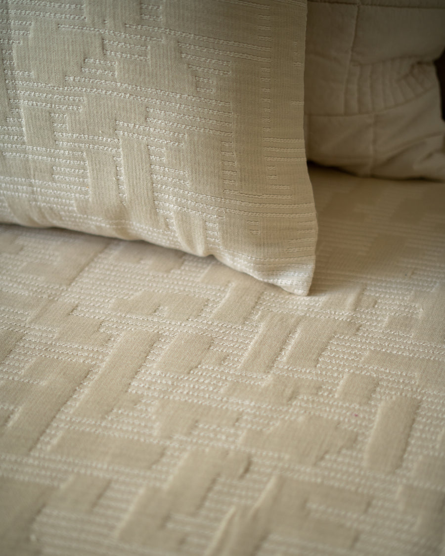 Echo Lines  Bedspread Set