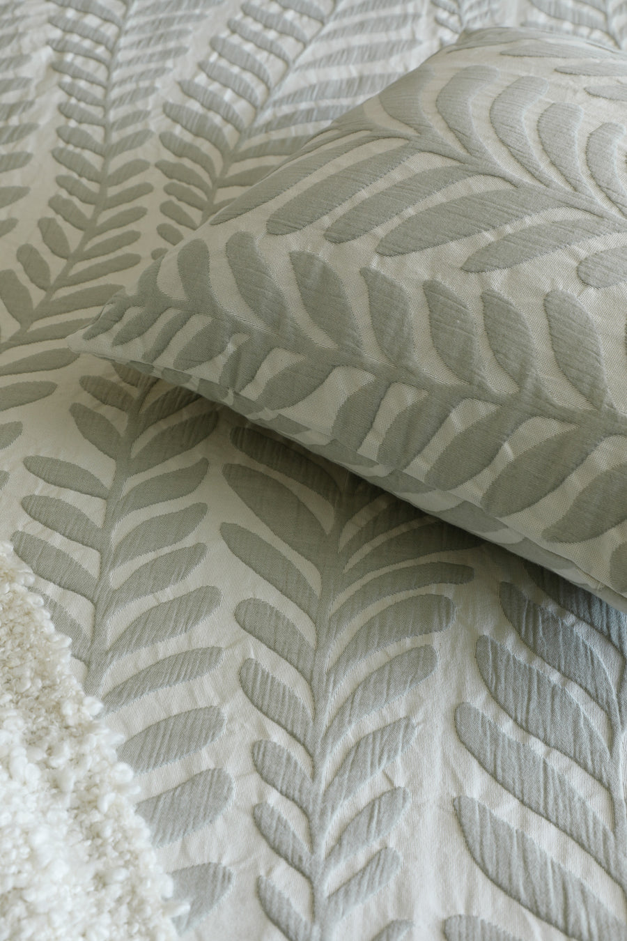 Foliage Bedspread Set