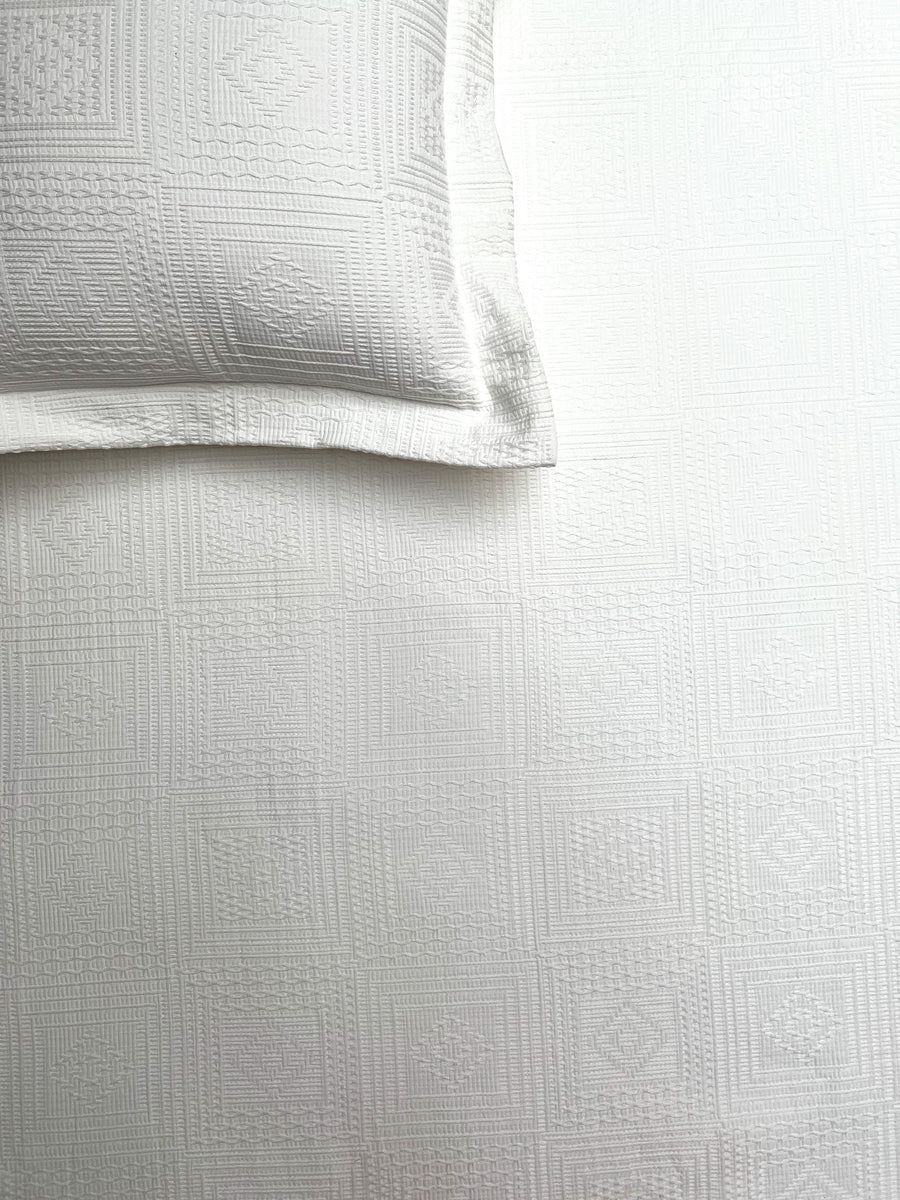 Stitchwork White Bedspread Set