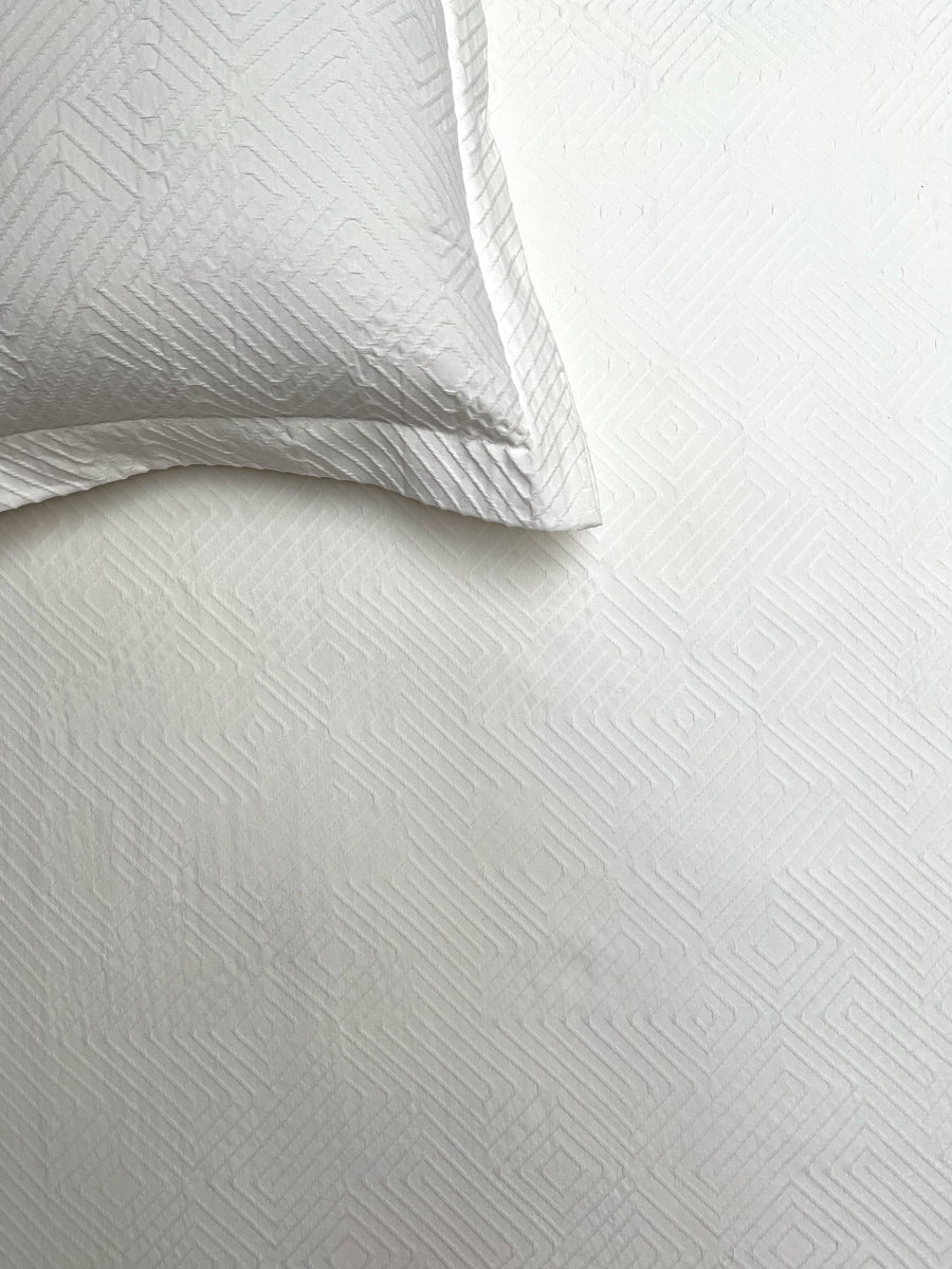Fray Grid White Bedspread Set