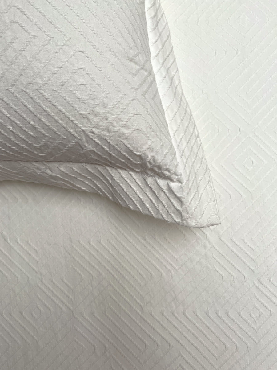 Fray Grid White Bedspread Set