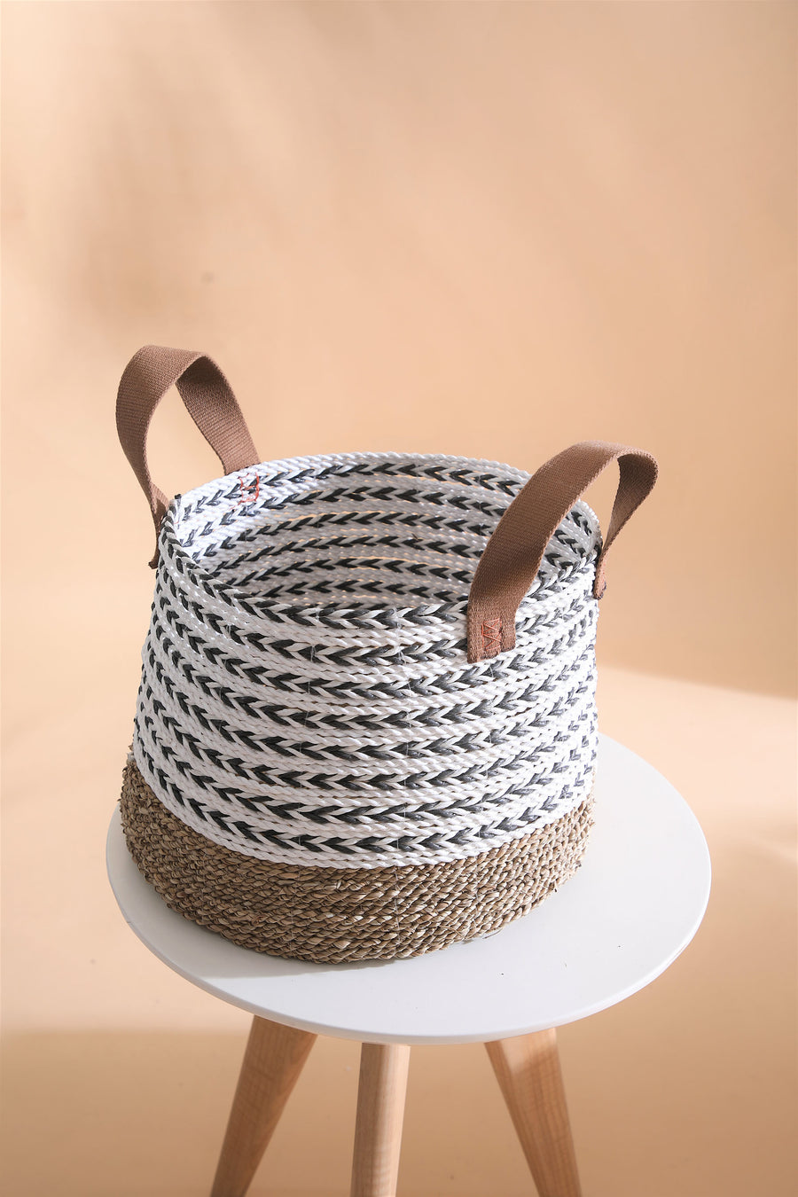 SEA WEED SCONE BASKE WITH FABRIC HANDLE SMALL